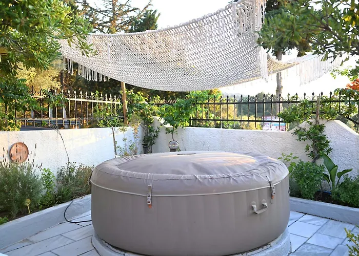 Sea View Gem Steps To Zia Square Hot Tub *